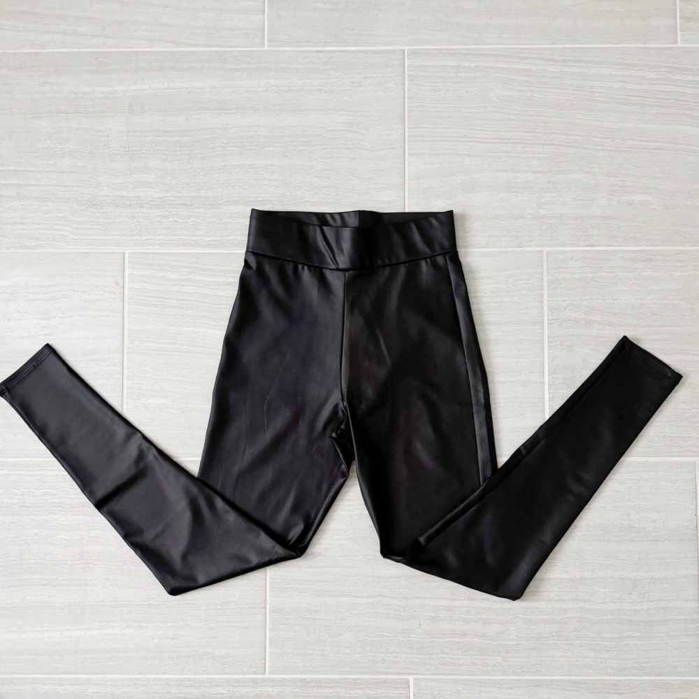 NWOT Women's ZARA Sleek Black Leggings size XS